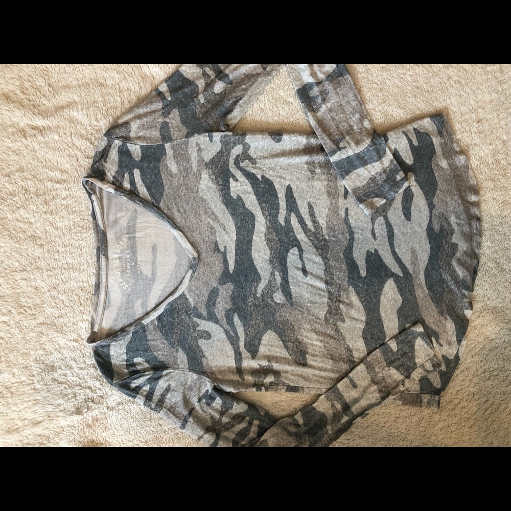 Aero long sleeve camouflage print seriously soft v neck tee
